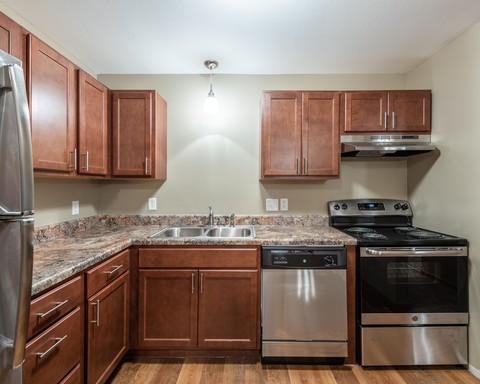 South St. Paul Apartment: 1905 Parkwood Drive