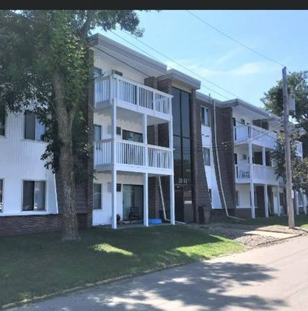Vadnais Heights Apartment: 1053 County Rd D E