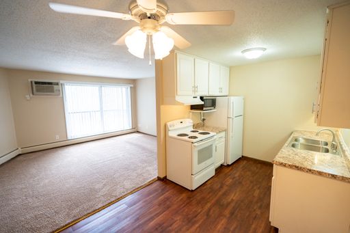 Perfect two bedroom in great location! – photo 1