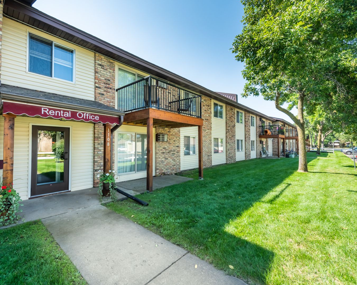 Coon Rapids Apartment: 11087 Robinson Drive NW #130
