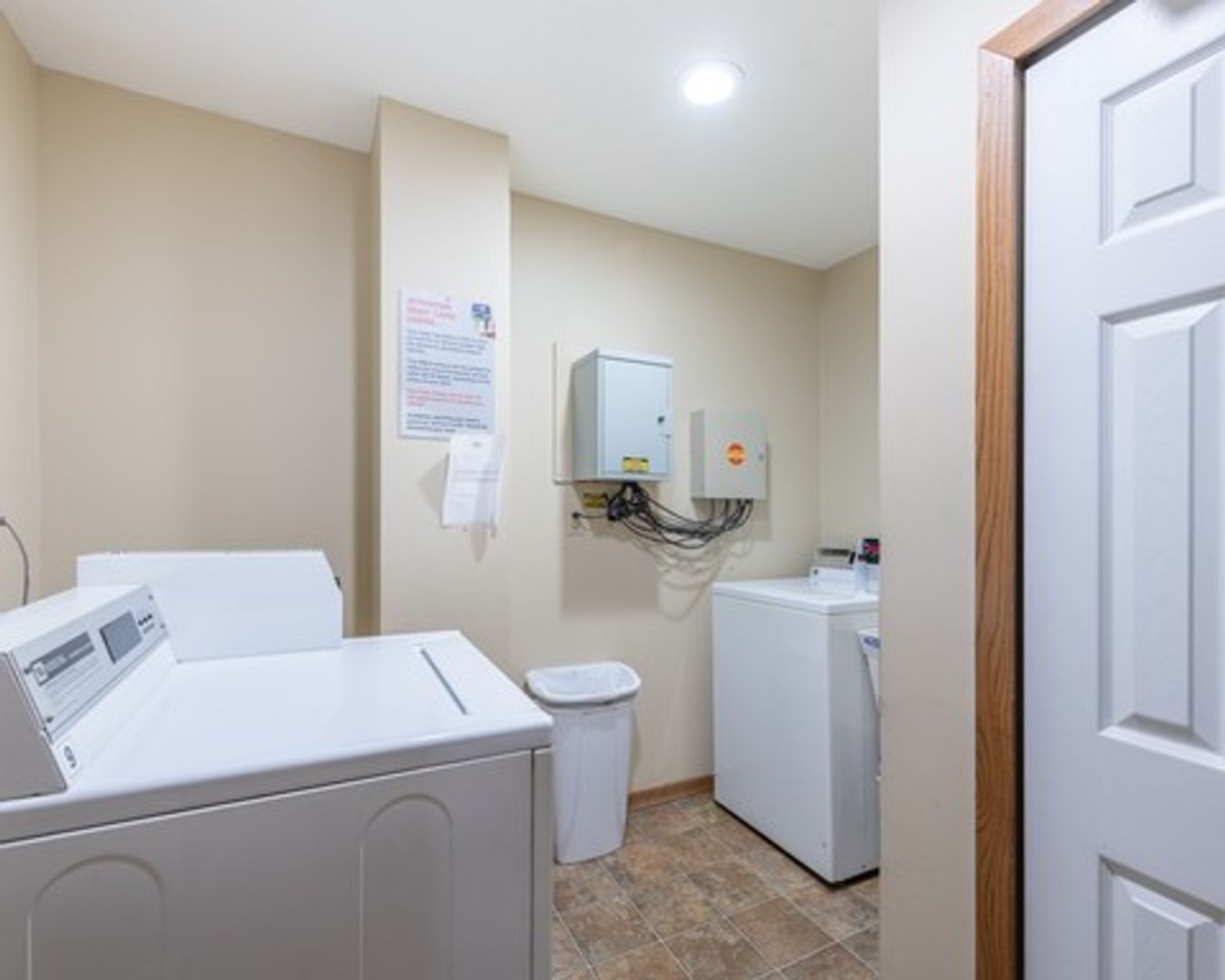 South St. Paul Apartment: 1905 Parkwood Drive