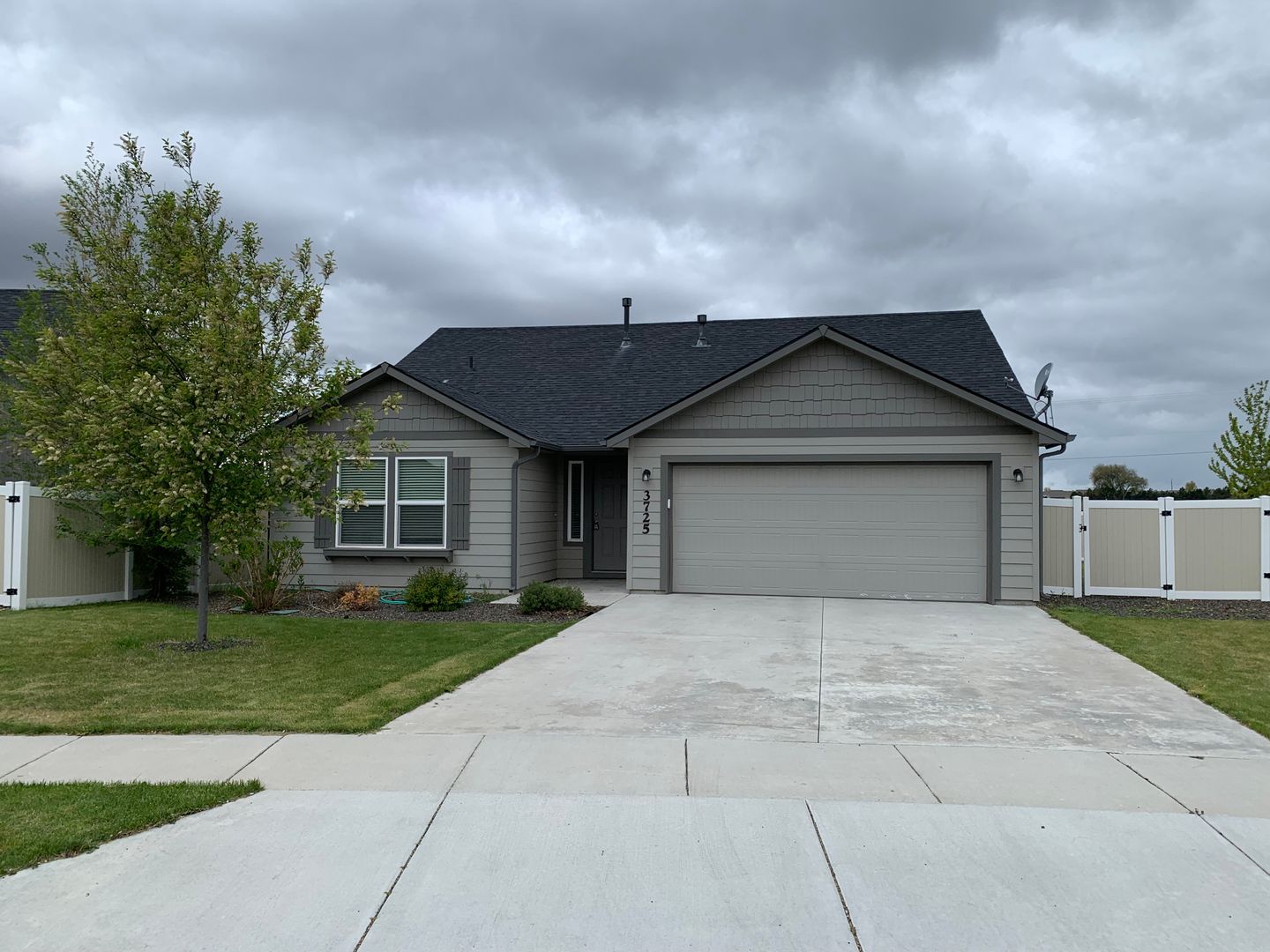 Nampa House: 3725 S Windy Ridge Dr