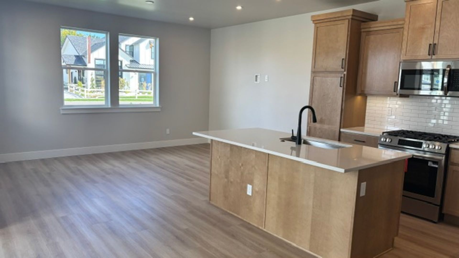 Star Townhome: 149 N Quincannon Way