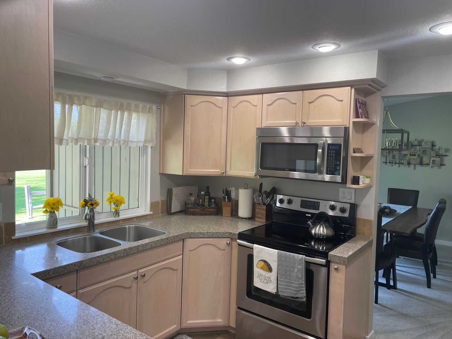 Eagle House: 945 Rio Pinar Ln