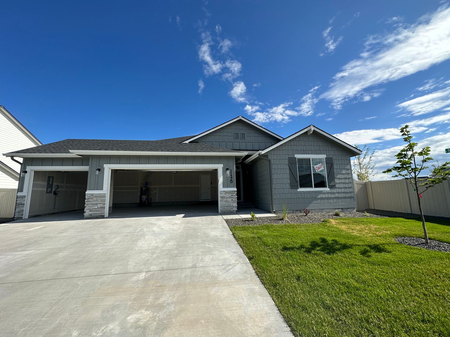 Star House: 11320 W Teratai St