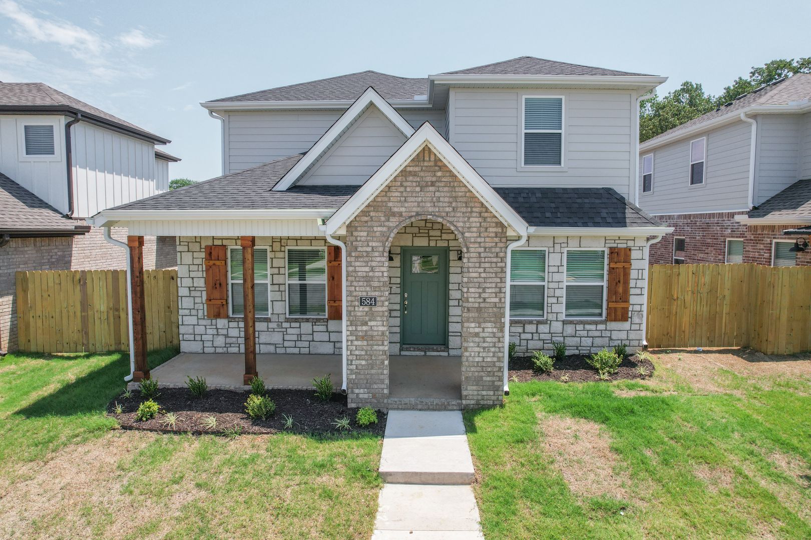 Fayetteville House: 584 N Salem Rd.