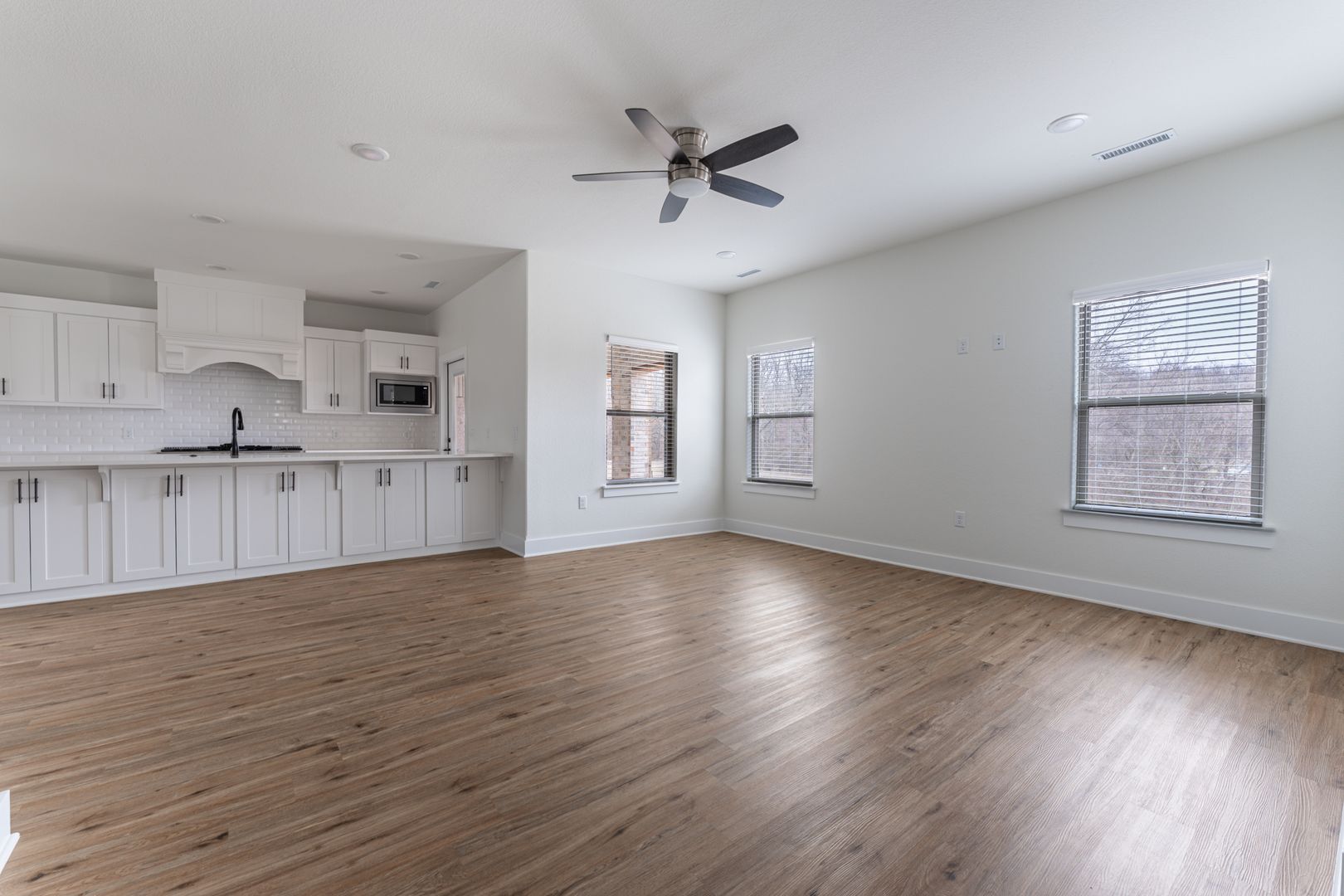 Fayetteville House: 2045 N Sunshine Rd