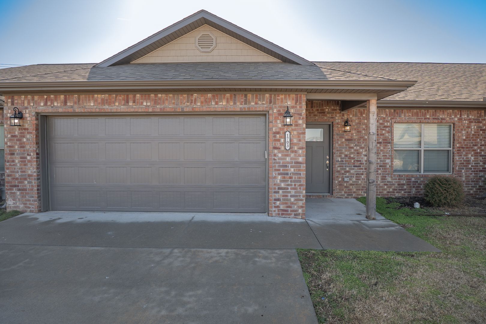 Pea Ridge House: 1703 Booker Circle