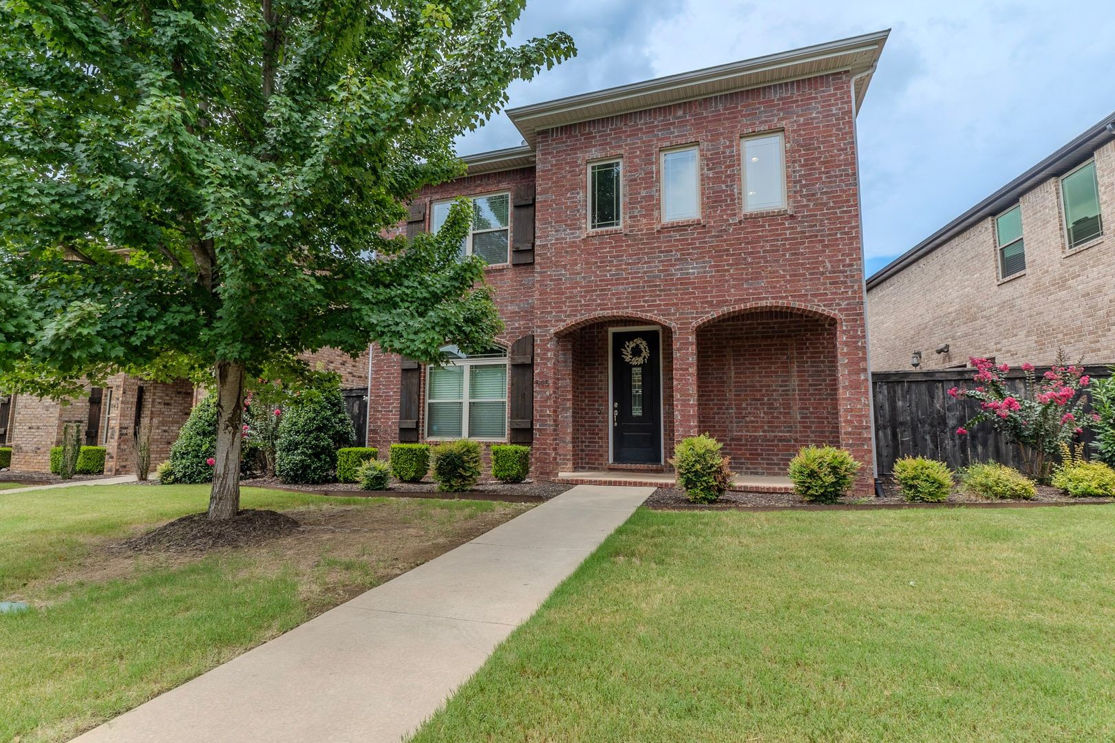 Fayetteville House: 545 N Salem Rd