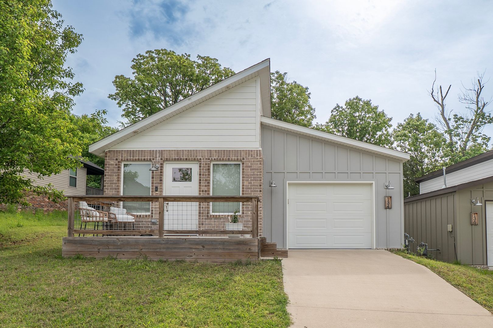 Fayetteville House: 134 S Woodsprings Drive
