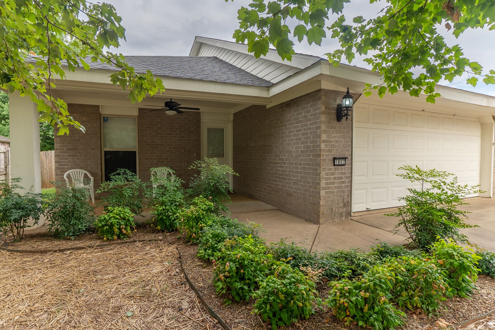 Fayetteville House: 1807 N Pointer Lane
