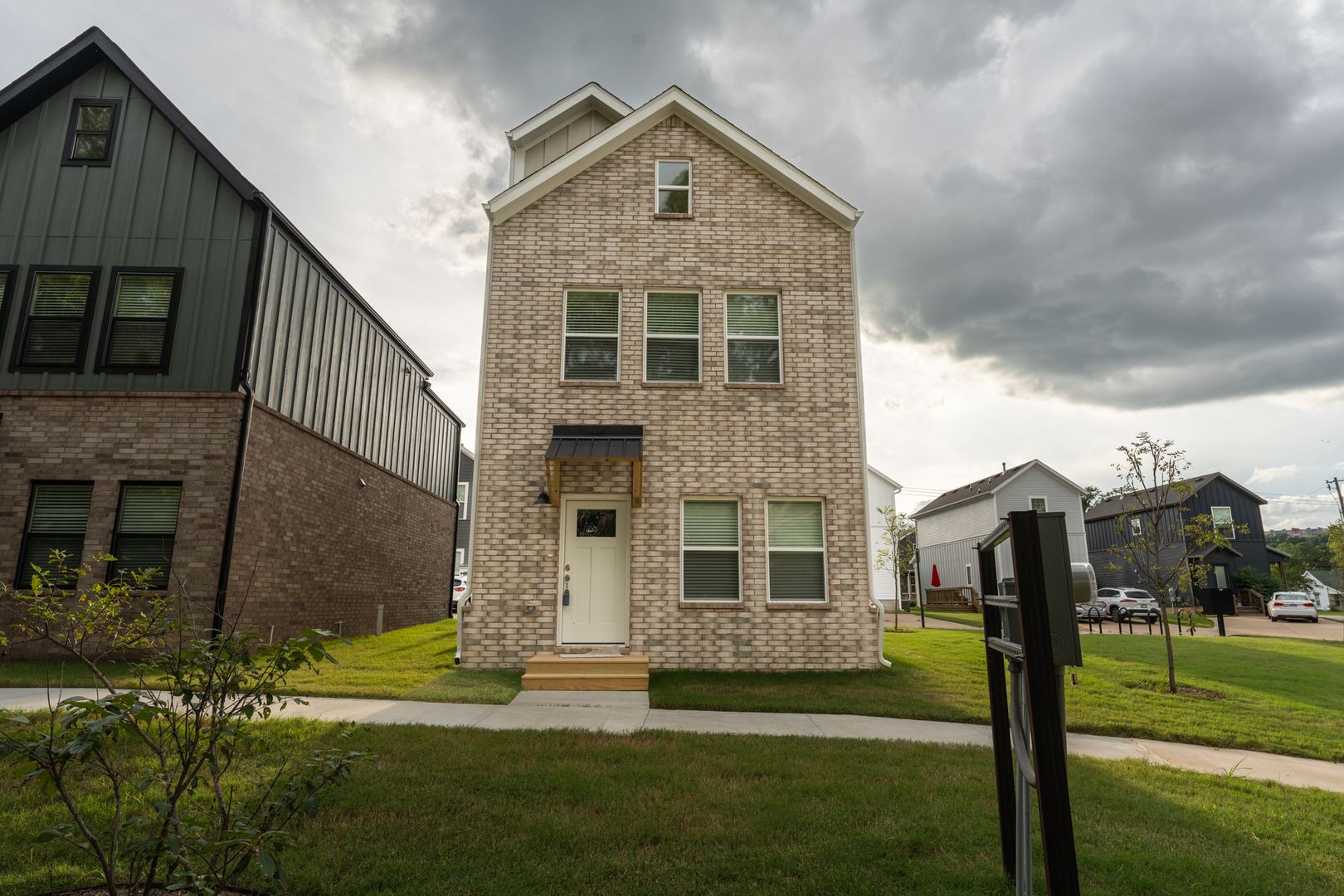 Fayetteville House: 1313 S Van Buren Ave