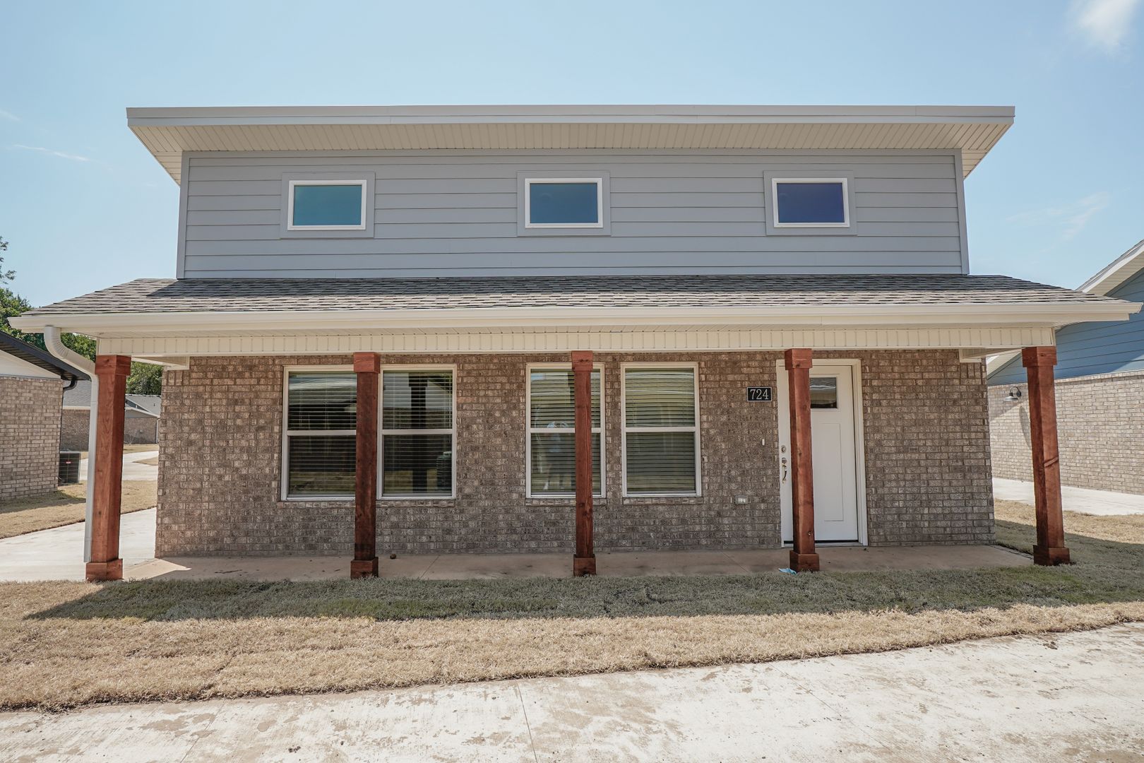 Fayetteville House: 724 N  Honey Locust Bend