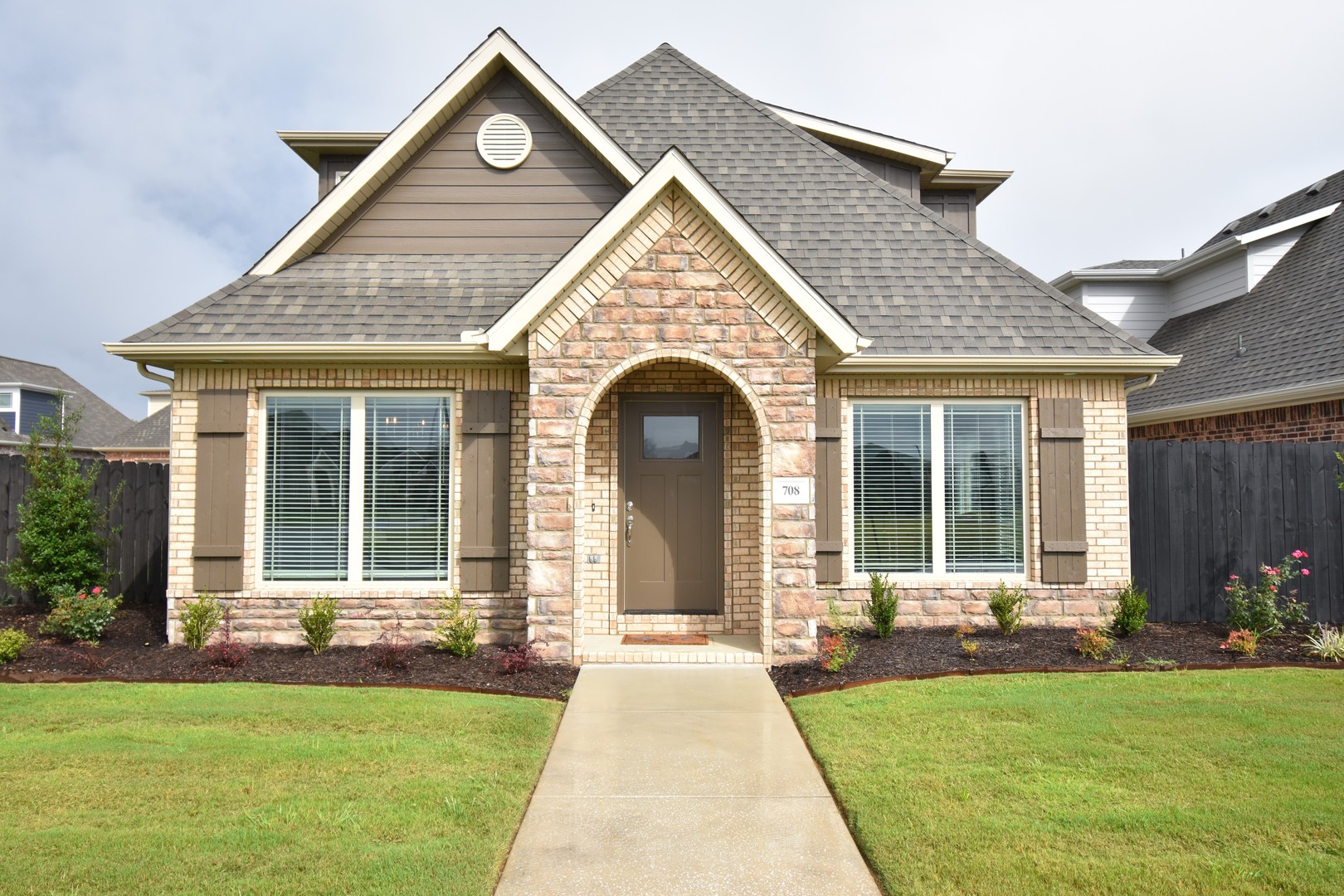 Fayetteville House: 708 N Malbec Rd