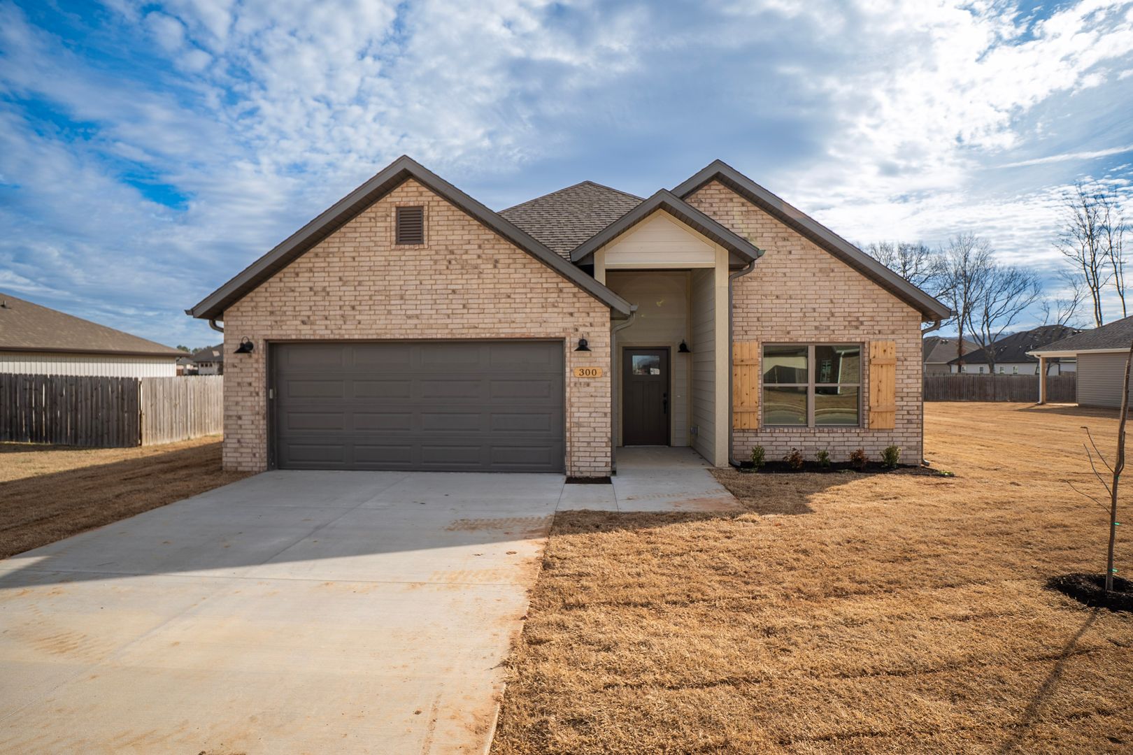 Farmington House: 300 Mojave St