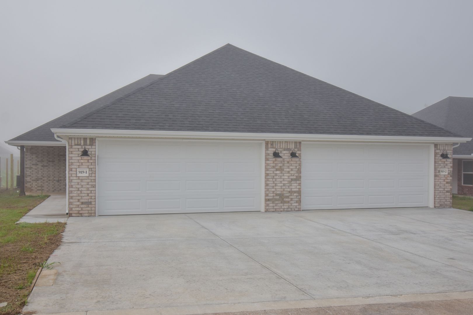 Prairie Grove House: 919 W Buchanan St #1