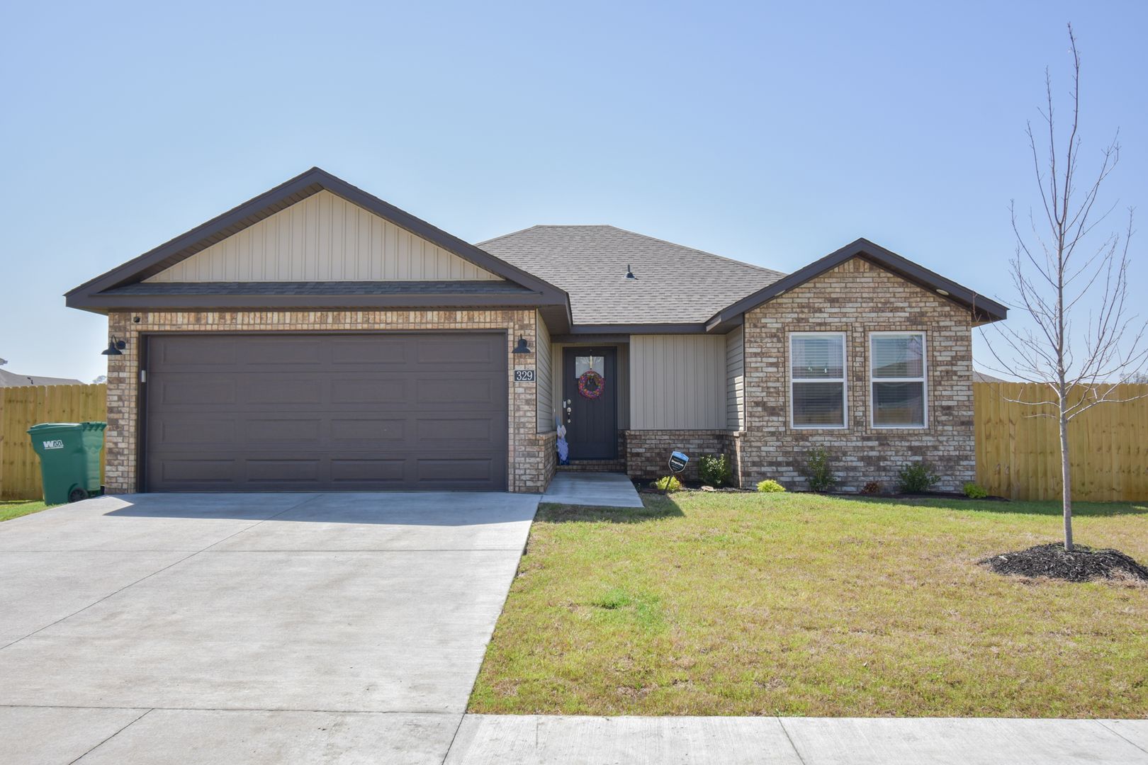 Farmington House: 329 N Mojave Street