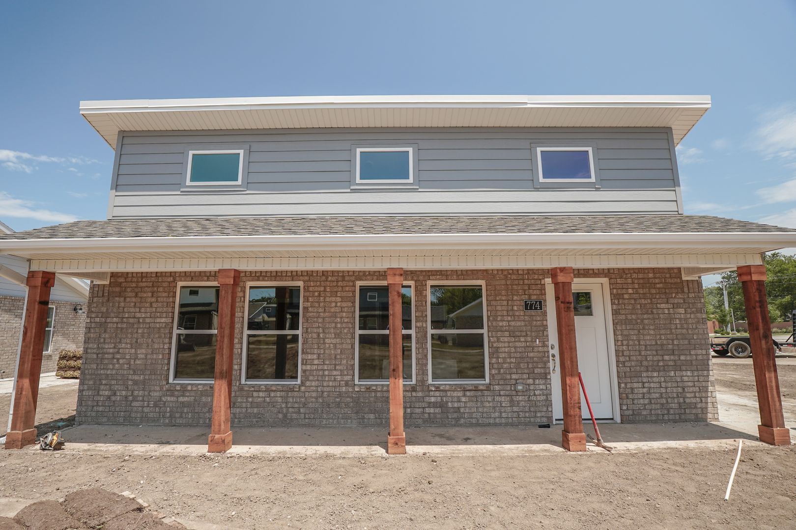 Fayetteville House: 636 N Honey Locust Bend