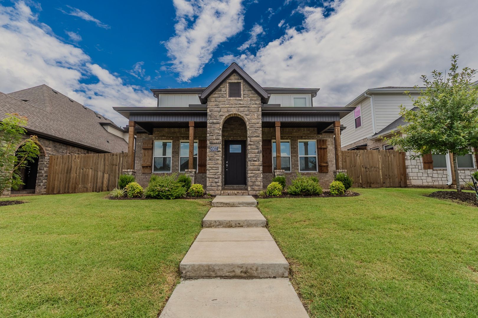 Fayetteville House: 602 N Salem Rd