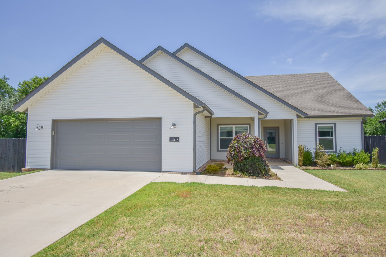 Farmington House: 467 N Tacoma St