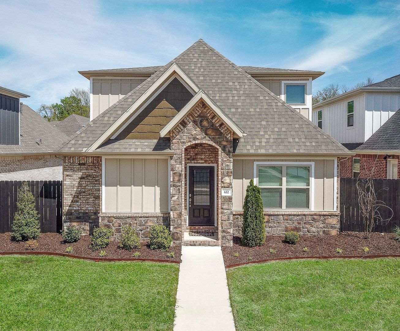 Fayetteville House: 652 N Malbec Rd