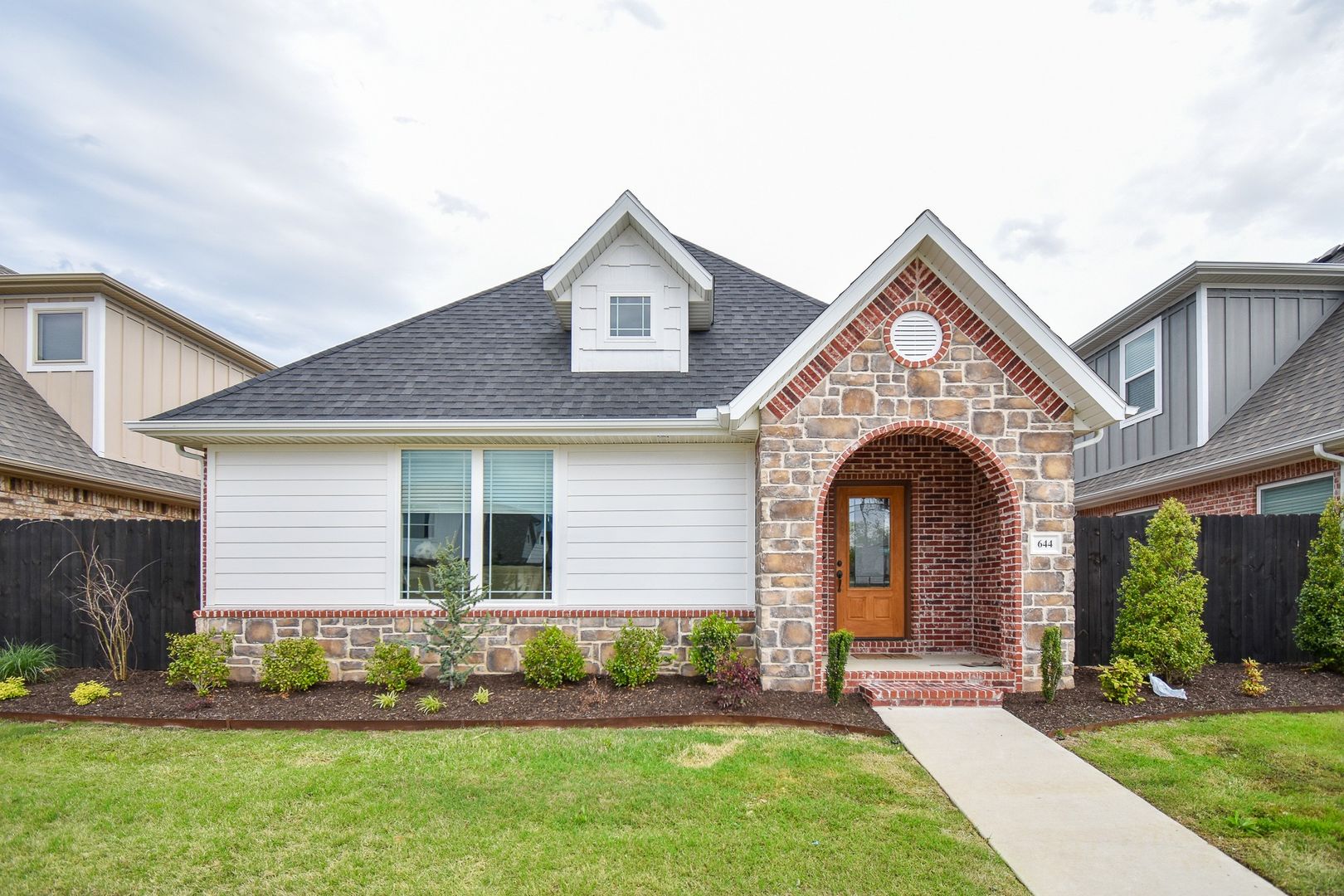 Fayetteville House: 644 N Malbec Rd