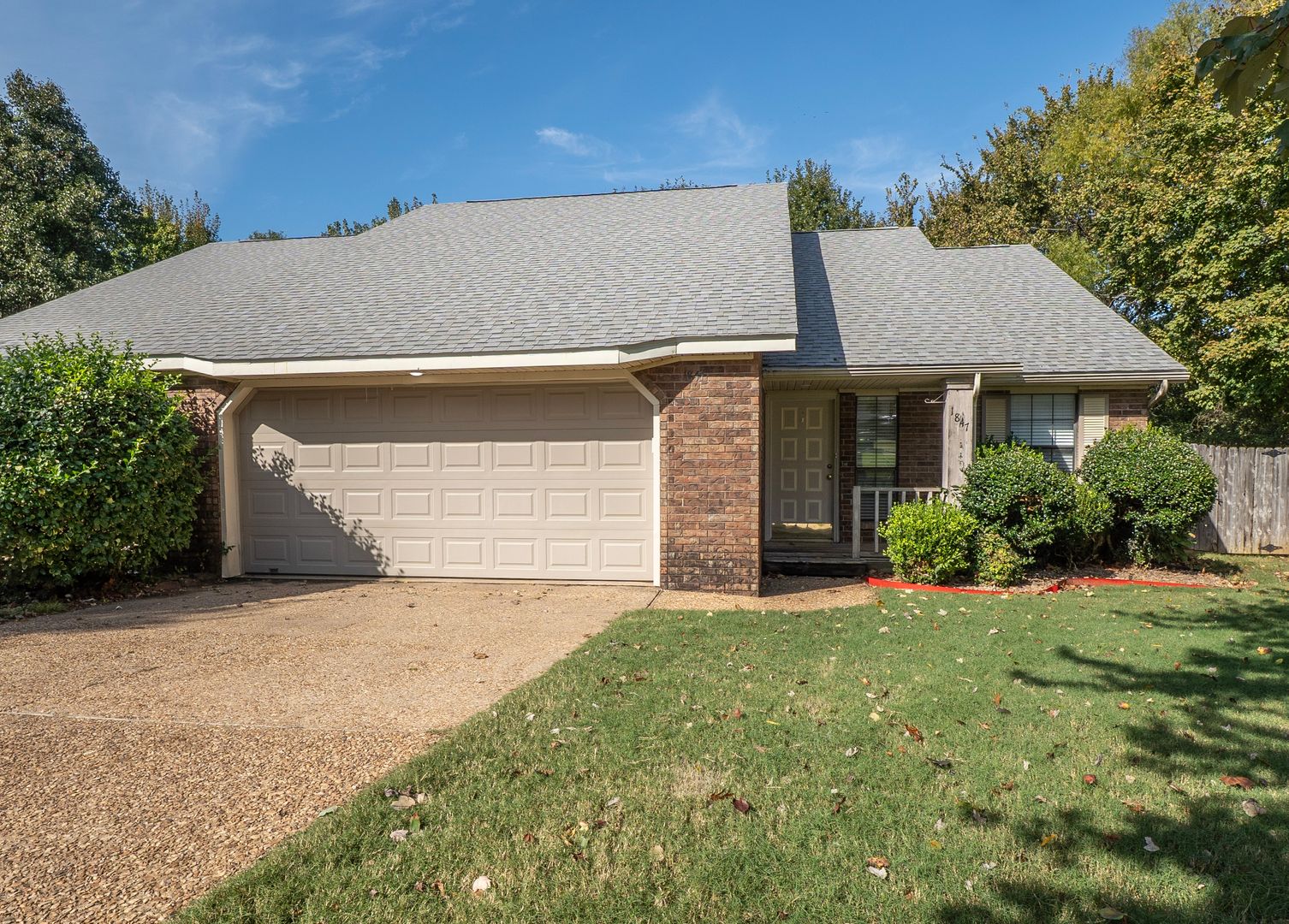 Fayetteville House: 1847 N Pointer Ln