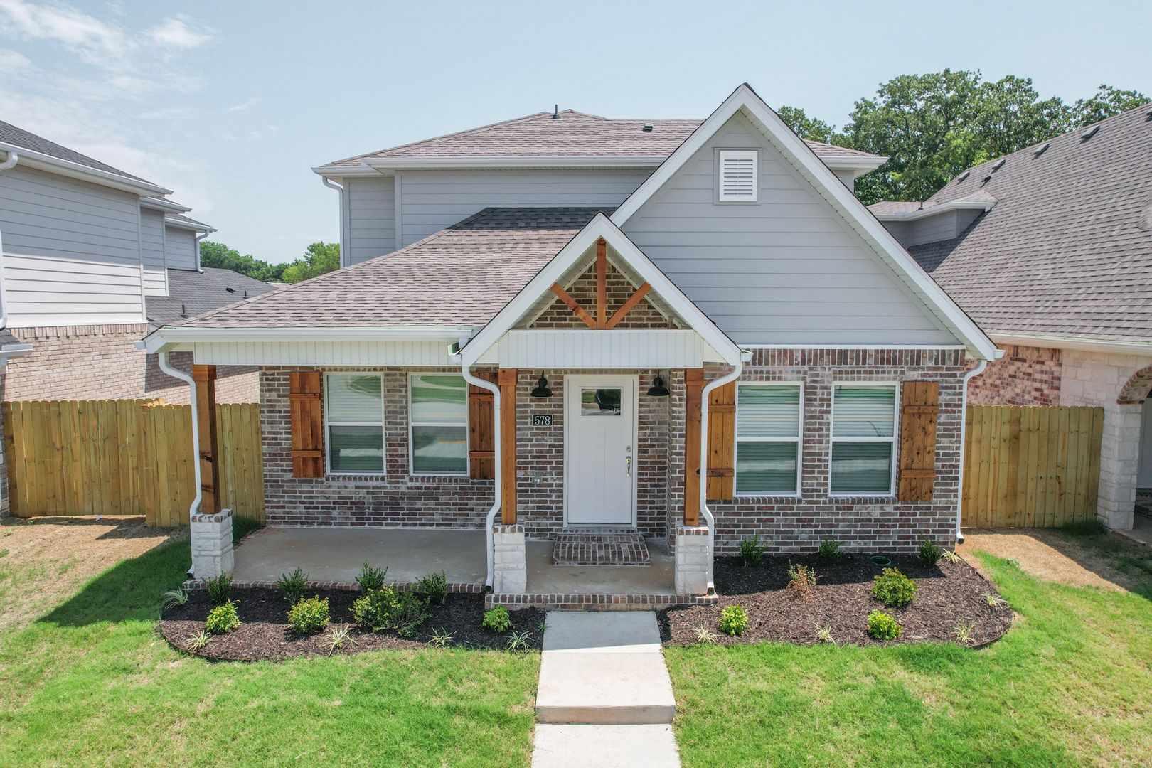 Fayetteville House: 578 N Salem Rd