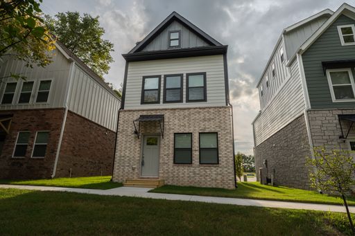 2 Bed 2 Bath Rental at 1327 S Van Buren Ave, Fayetteville, AR – photo 1