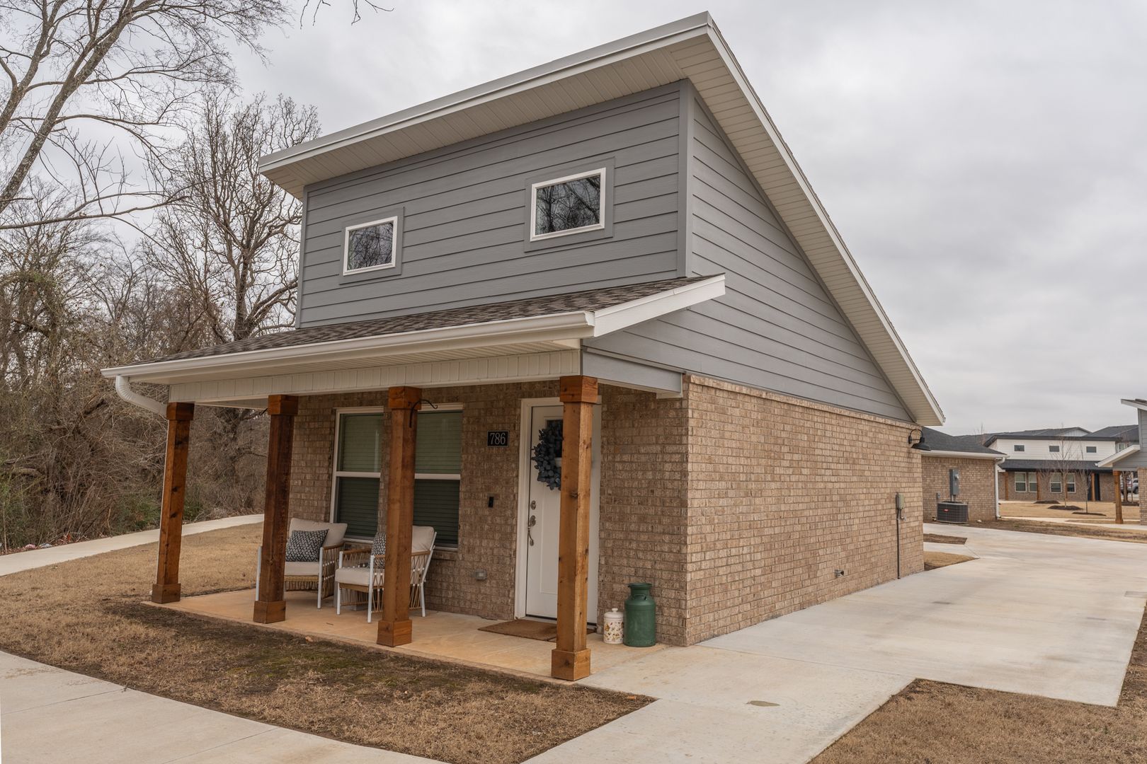 Fayetteville House: 786 N Honey Locust Bend