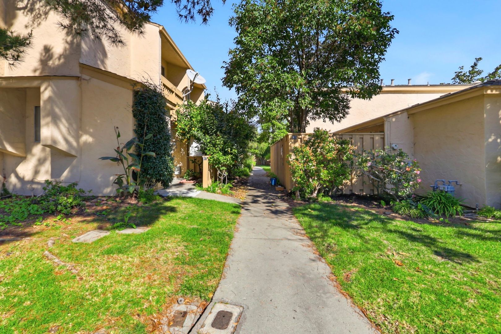 SUNNYVALE Townhome: 125 CONNEMARA WAY #88