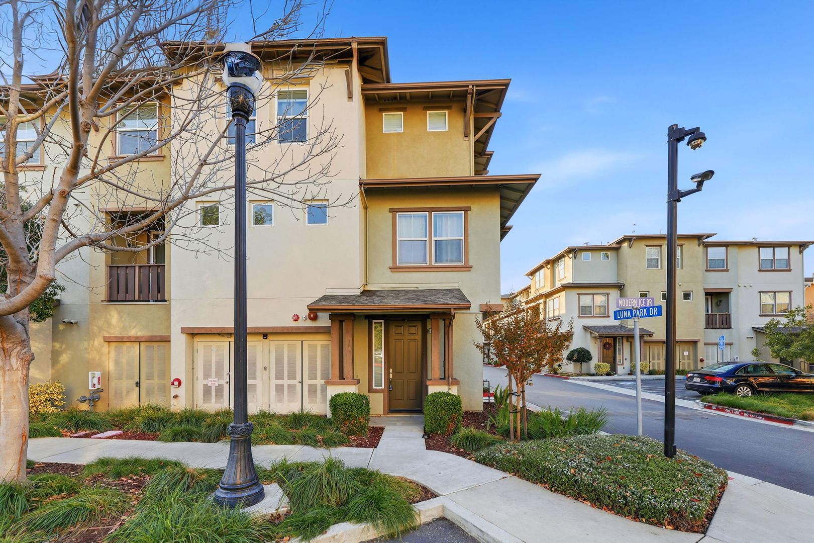 San Jose Townhome: 782 Luna Park Drive