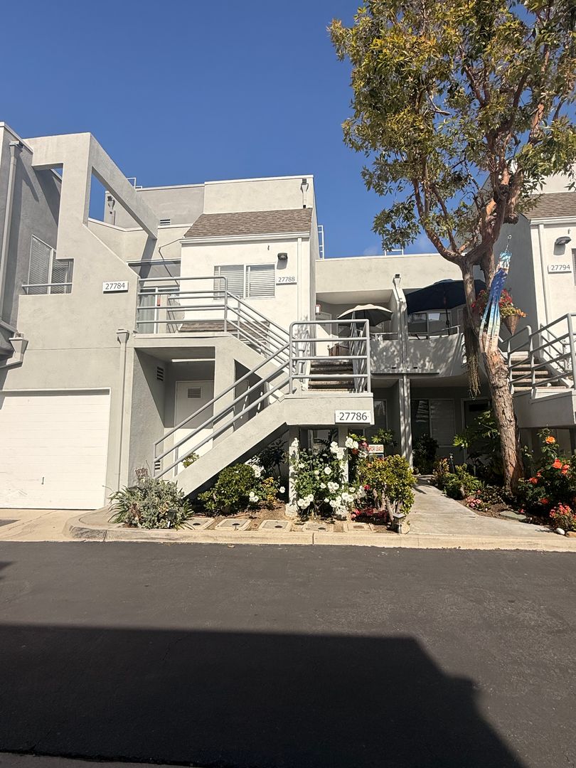 Mission Viejo Condo: 27786 Zircon