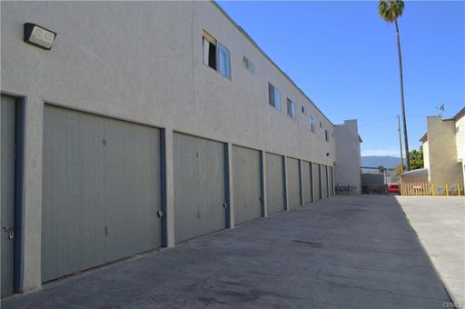 Spacious 1 bedroom with a 1 car garage – photo 1