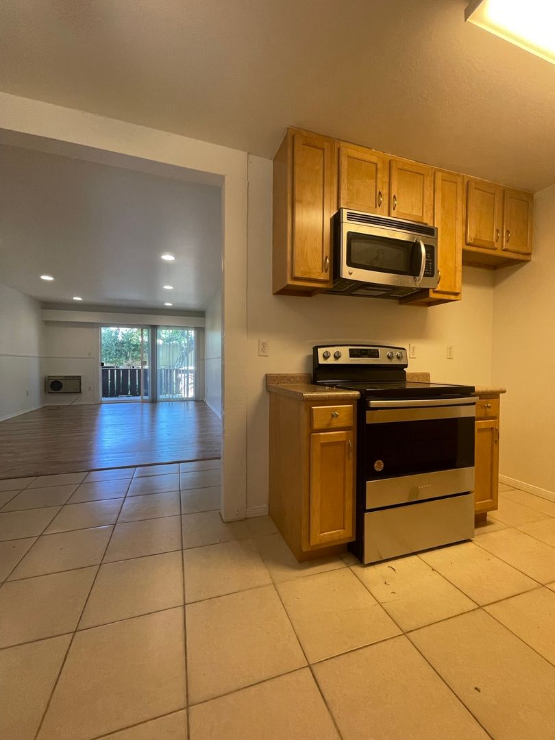 Santa Ana House: 1010  W MacArthur Blvd. #85
