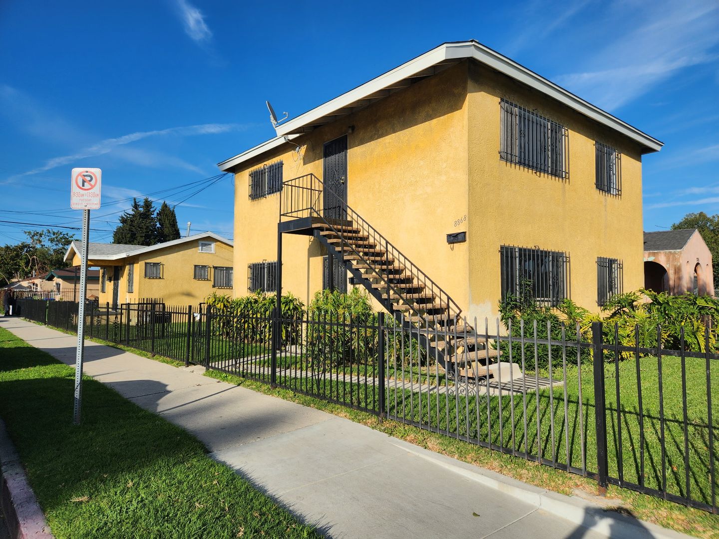 Los Angeles Apartment: 8866 S Wall St