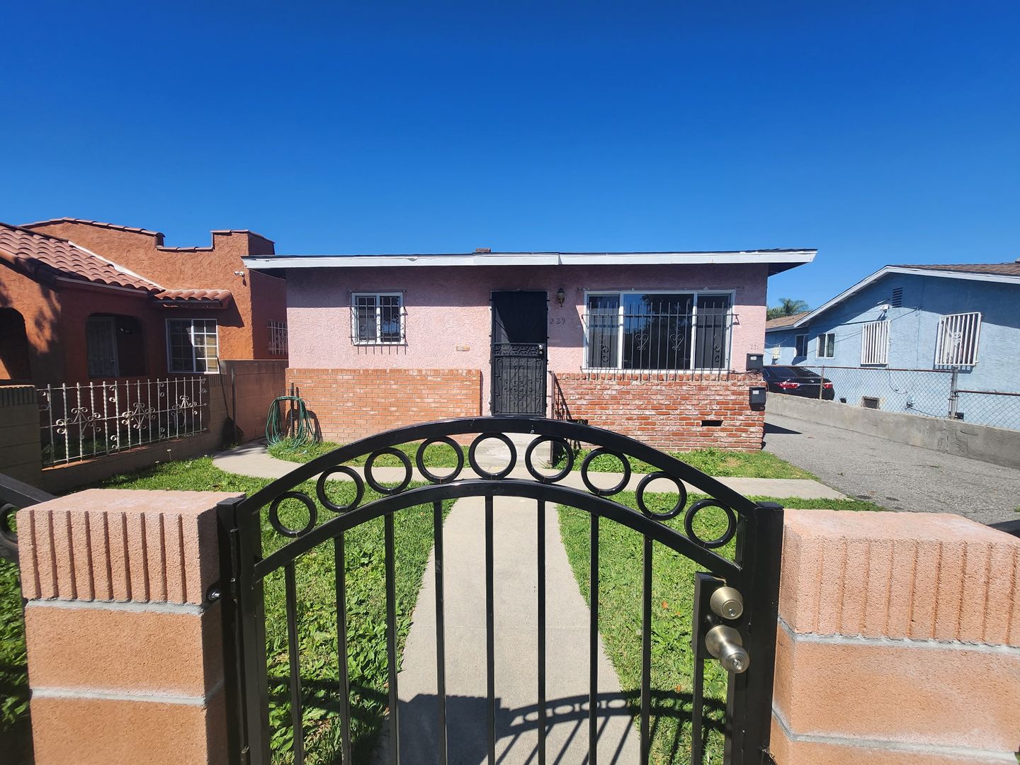 Los Angeles Apartment: 229 E. 89th Street