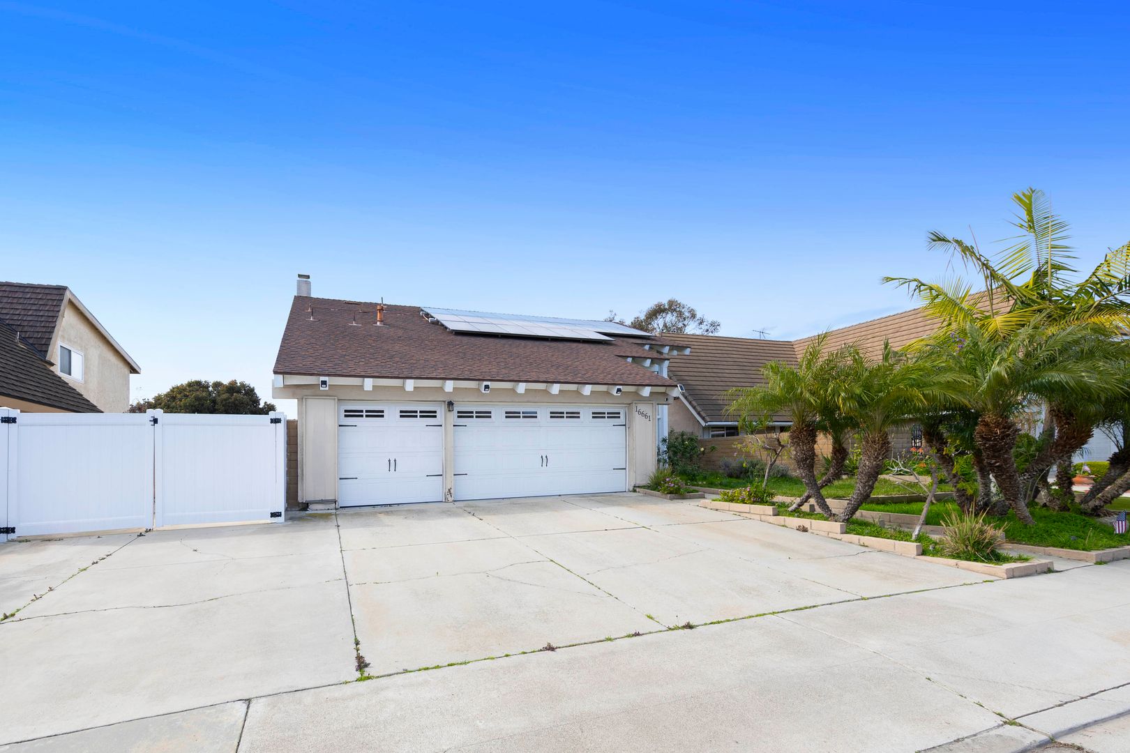 Huntington Beach House: 16661 Parlay Cir.