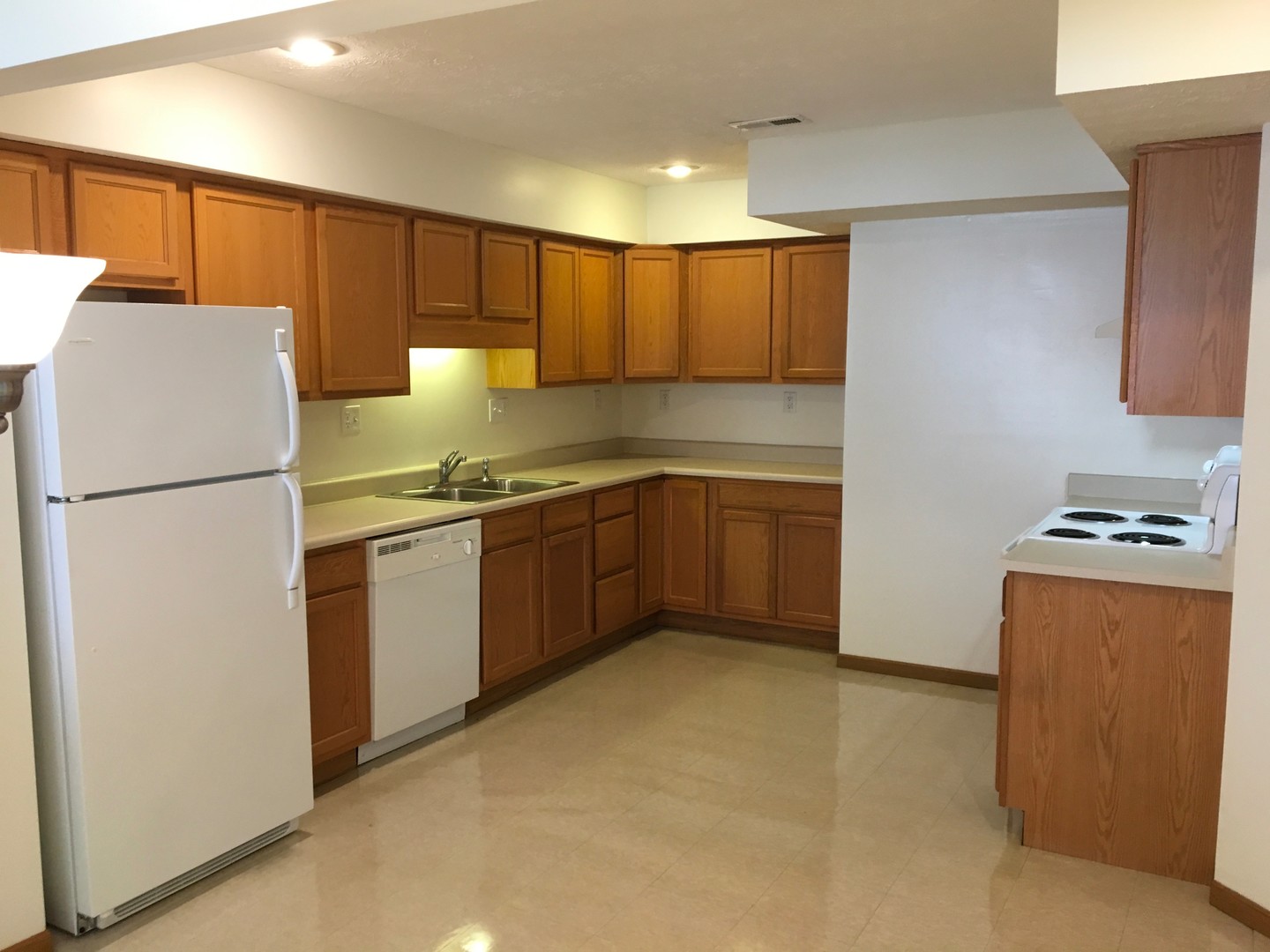 Laurel Creek Apts, 2369 Meadowpoint Drive