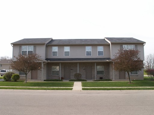 Two Bedroom Townhome with 1 Full Bath & 2 Half Baths – photo 1