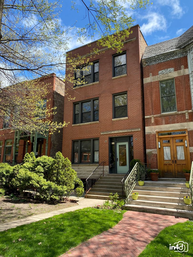 Chicago Apartment: 805 S. Bishop St