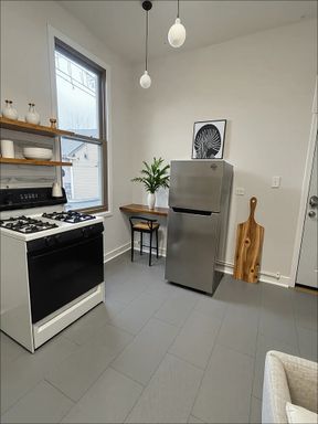 ‼️ Bright & Charming 1 Bedroom + Den in the Heart of Pilsen ✨ – photo 1