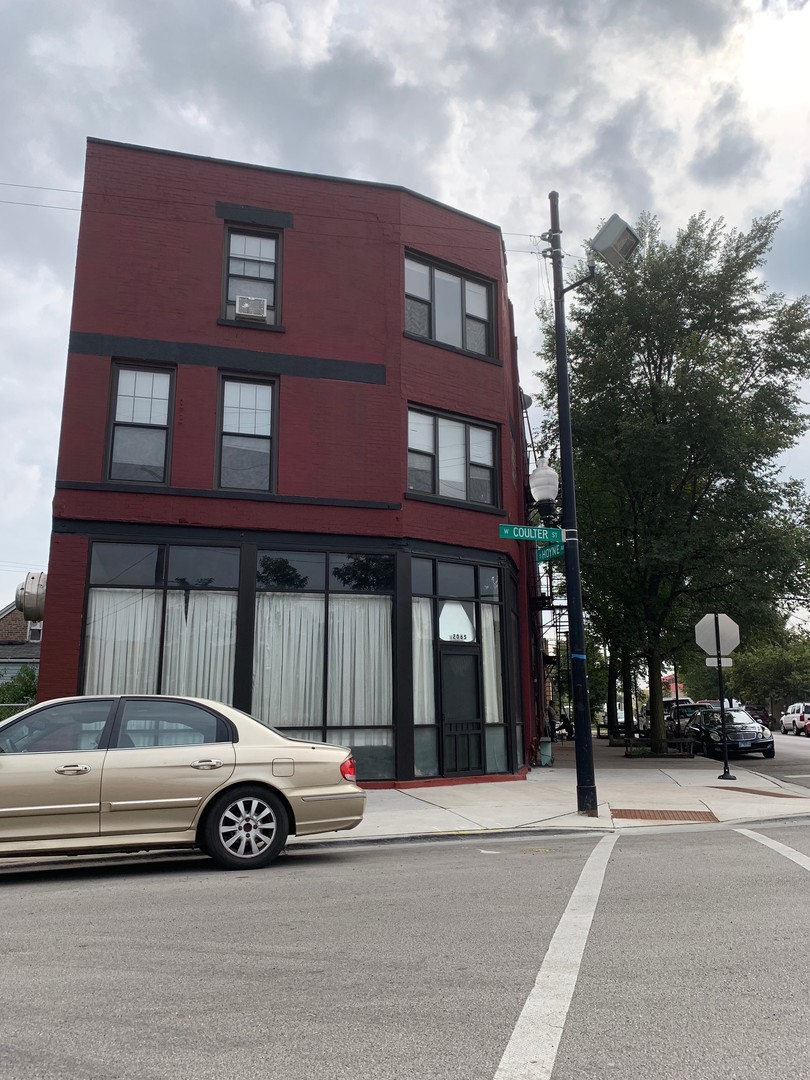 Chicago Apartment: 2065 Coulter St