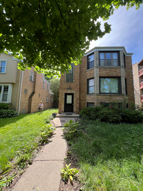 Walk to Work: Live Just 10 Minutes from Swedish Covenant Hospital. Spacious 1BD/1BA apartment. – photo 1