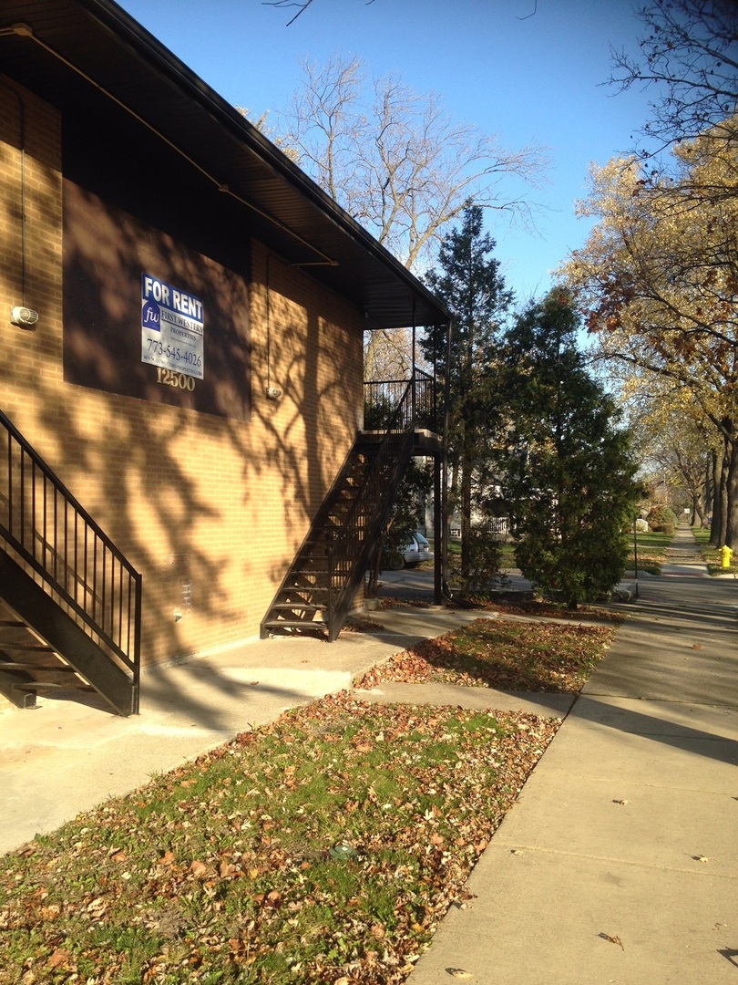 Calumet Park Apartment: 12500 S. Lincoln St