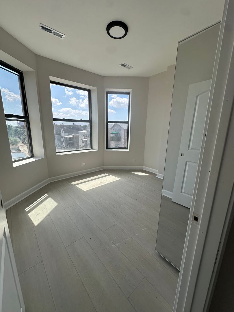 Chicago Apartment: 2744 W 18th Street