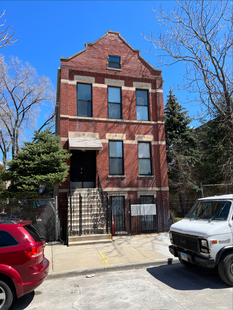 Chicago Apartment: 2017 S. Throop St