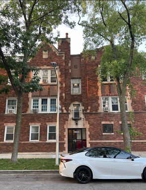 Amazing 2bedroom-1 Bath in Portage Park/Belmont Craig area! – photo 1
