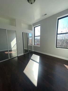 Stunning 2 Bed/2 Bath in Tri-Taylor Area!!! – photo 1