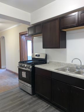 ✨ Charming & Bright Corner 2 Bedroom in Belmont Cragin ‼️ – photo 1